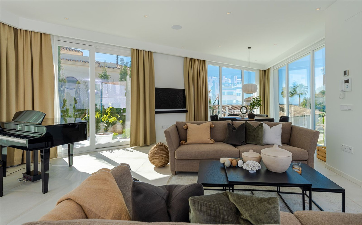 9 Bed, 11 Bath - Villa for Sale in Riviera del Sol, Mijas
