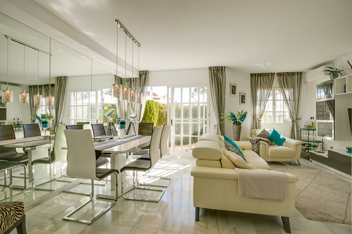Casa Adosada de 3 Dormitorios y 2 Baños en venta en Bel-Air