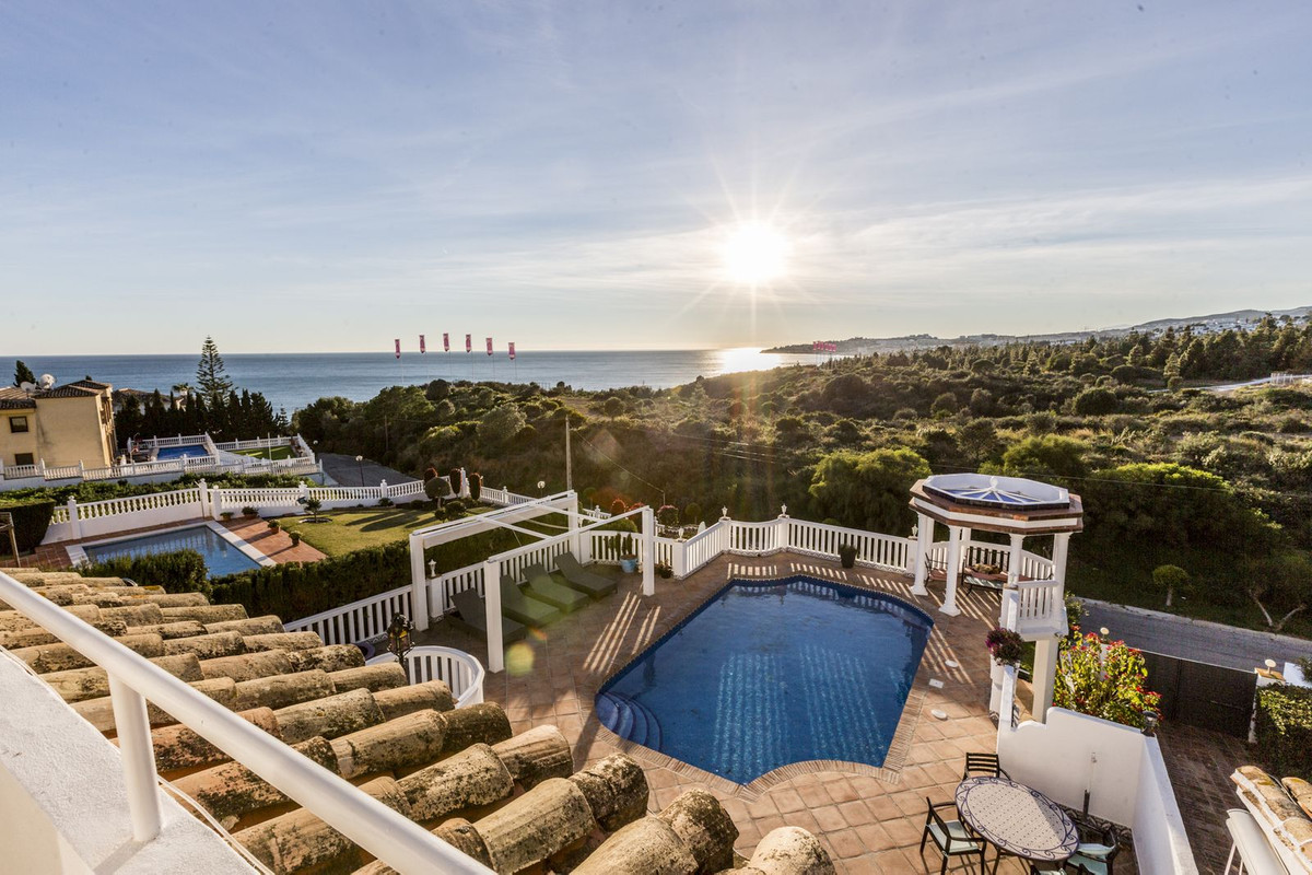 5 Bed, 4 Bath - Villa for Sale in La Cala de Mijas