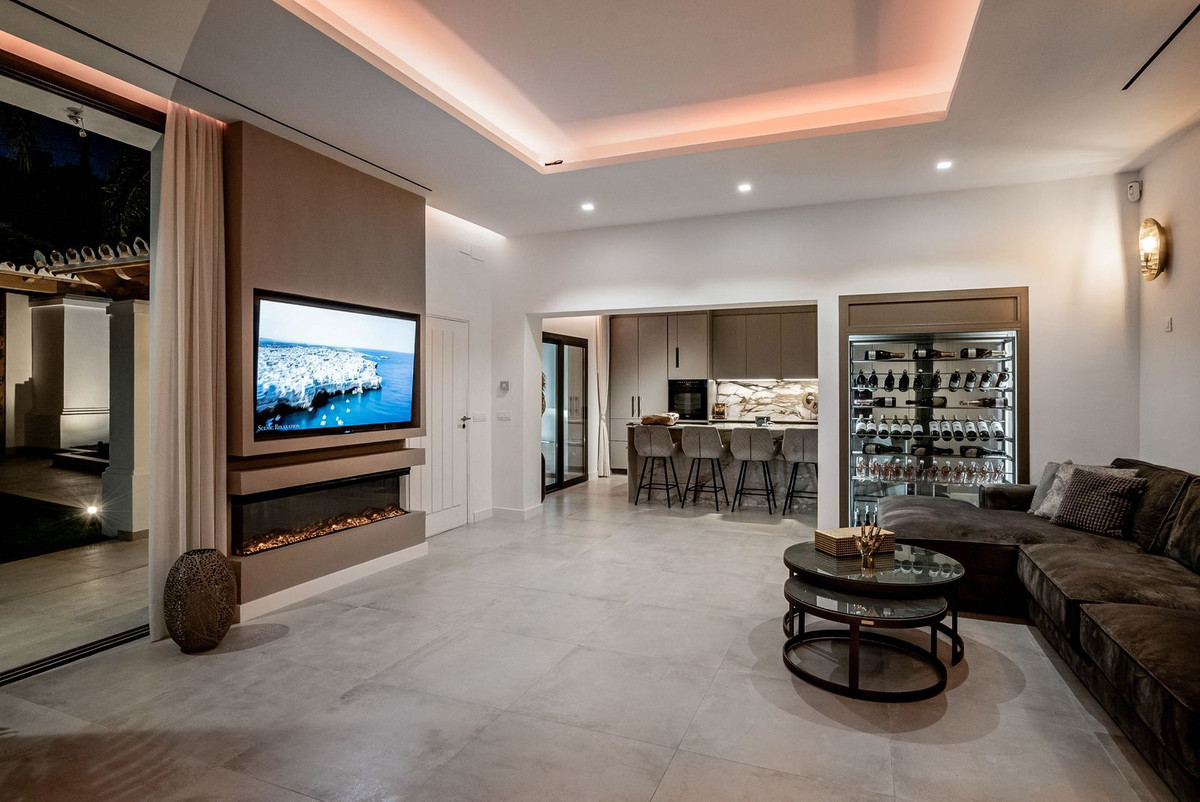 Casa de 6 Dormitorios y 6 Baños en alquiler vacacional en Nagüeles, Marbella