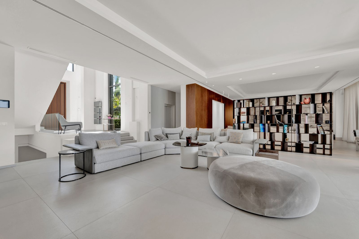 Casa de 5 Dormitorios y 8 Baños en alquiler en Benahavís
