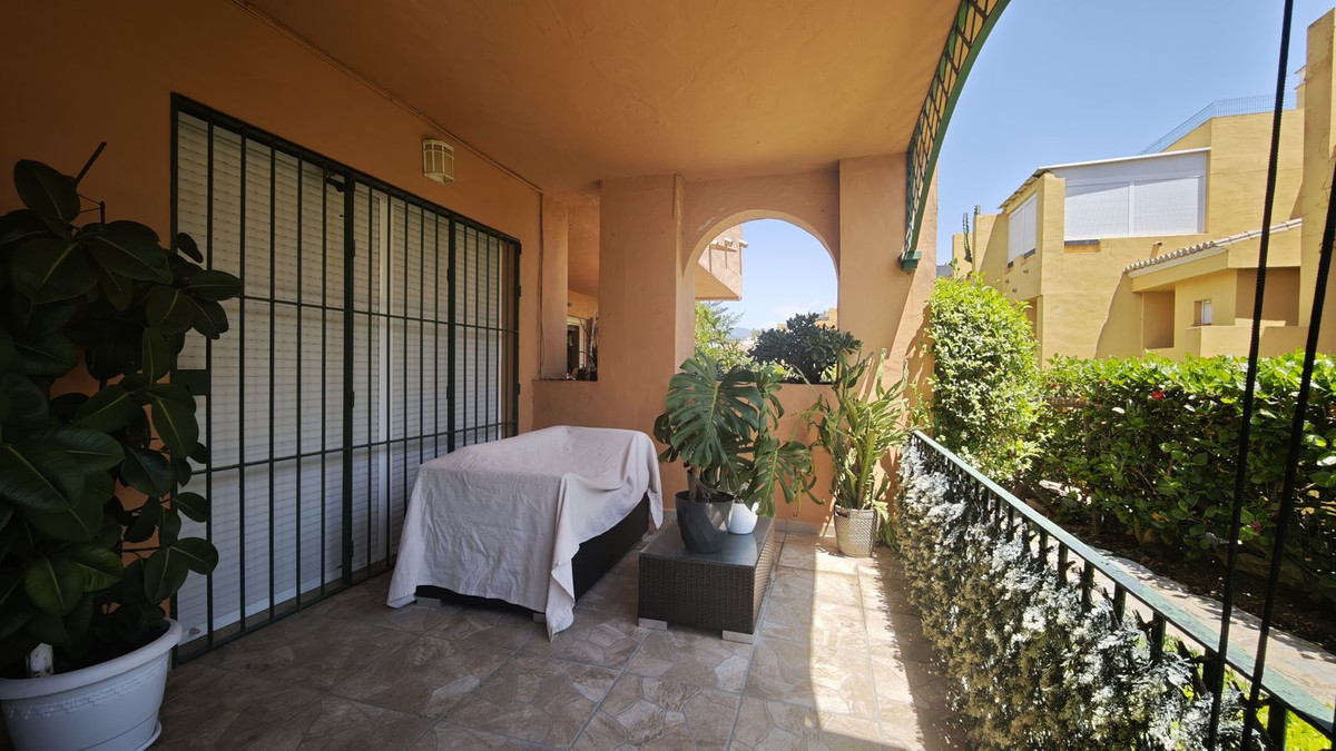 Piso de 2 Dormitorios en venta en Guadalmina Alta, San Pedro de Alcántara