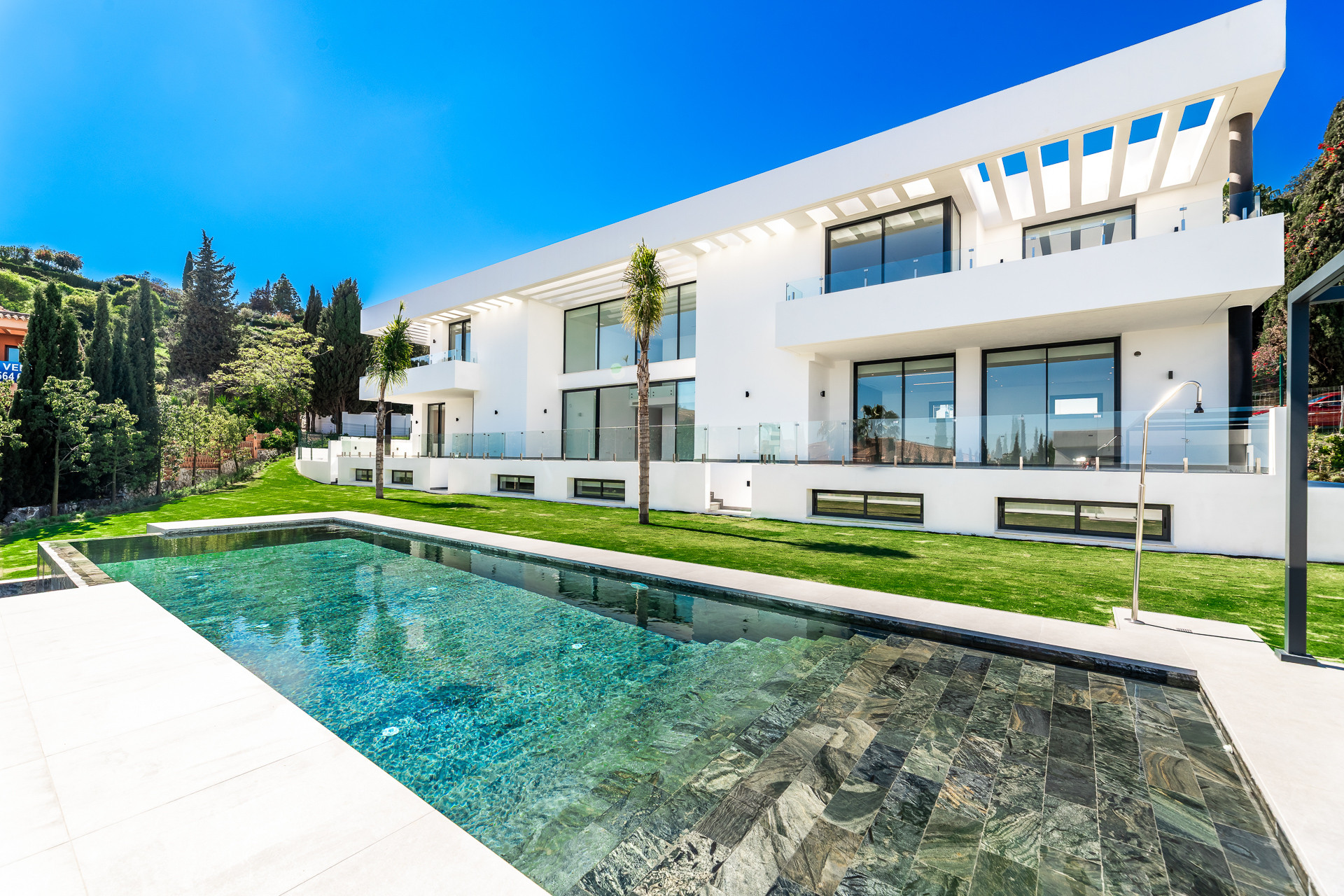6 спални - Вила за продажба в El Paraiso, Estepona