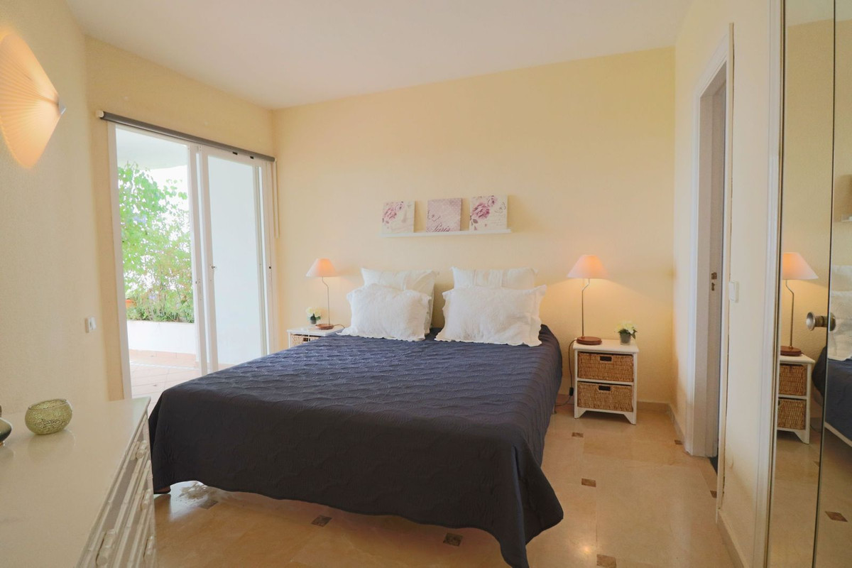 Piso de 2 Dormitorios en venta en Calahonda, Mijas
