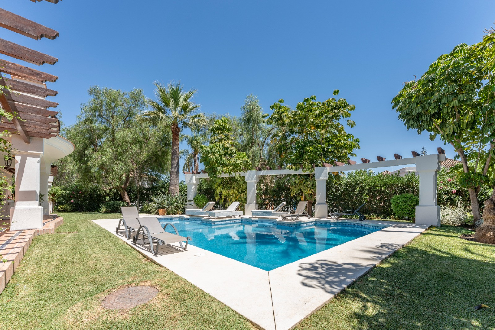 Casa de 6 Dormitorios y 7 Baños en venta en Marbella