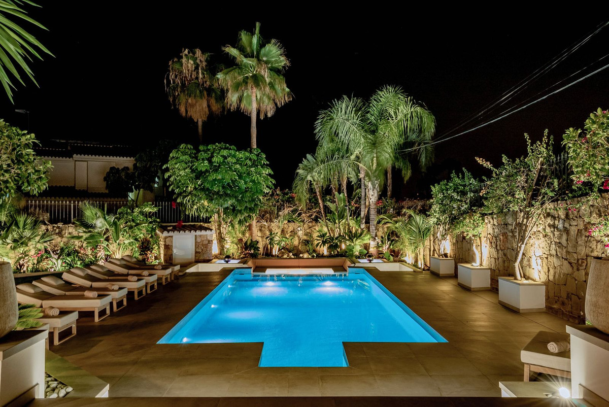 Casa de 6 Dormitorios y 6 Baños en alquiler vacacional en Nagüeles, Marbella
