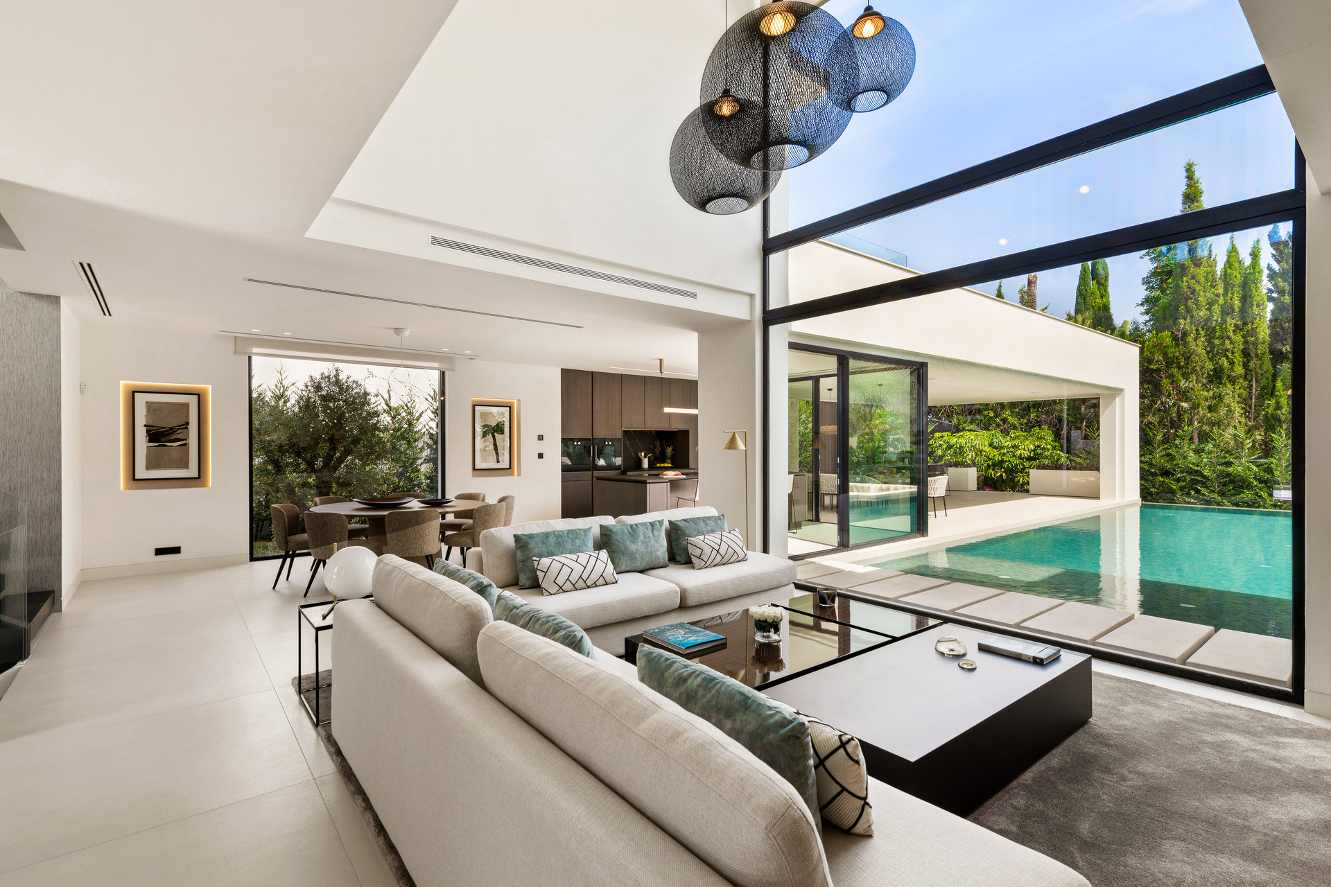 Casa de 5 Dormitorios y 6 Baños en venta en Nueva Andalucía, Marbella