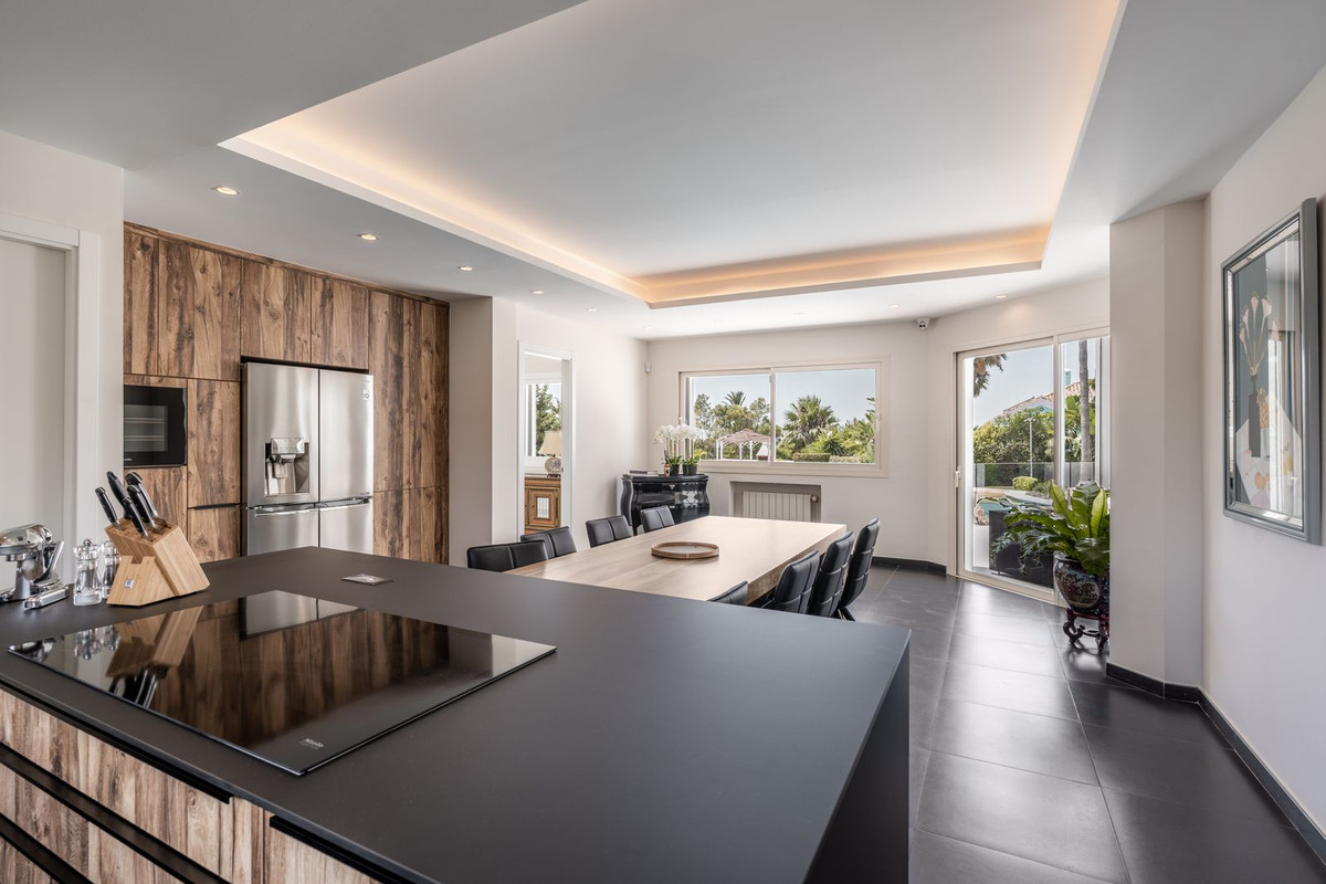 Casa de 6 Dormitorios y 7 Baños en venta en El Paraíso