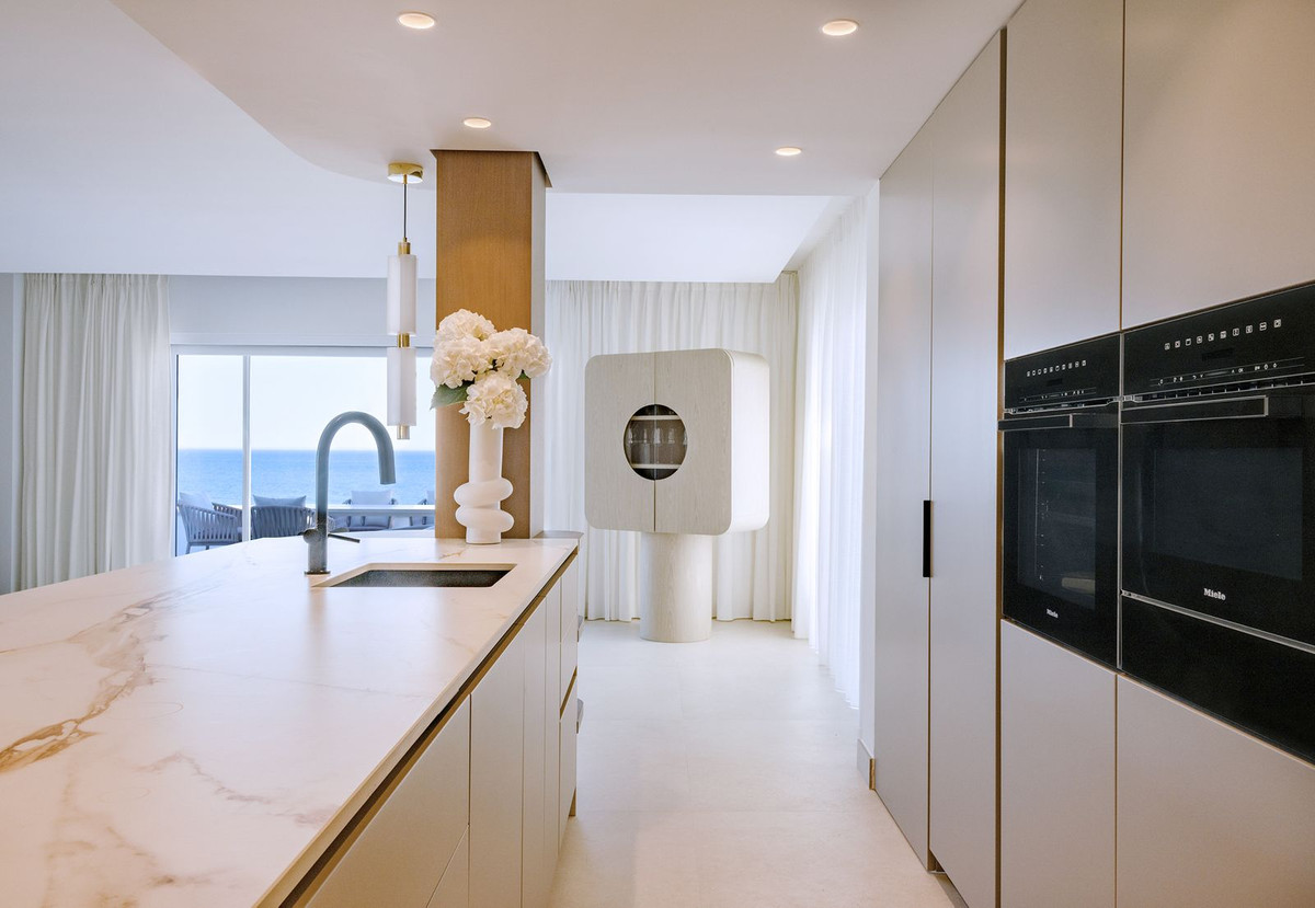 3 Bed - Penthouse for Sale in New Golden Mile, Estepona