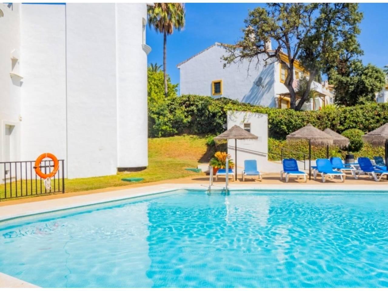 Casa Adosada de 3 Dormitorios y 3 Baños en alquiler vacacional en Marbella Centro