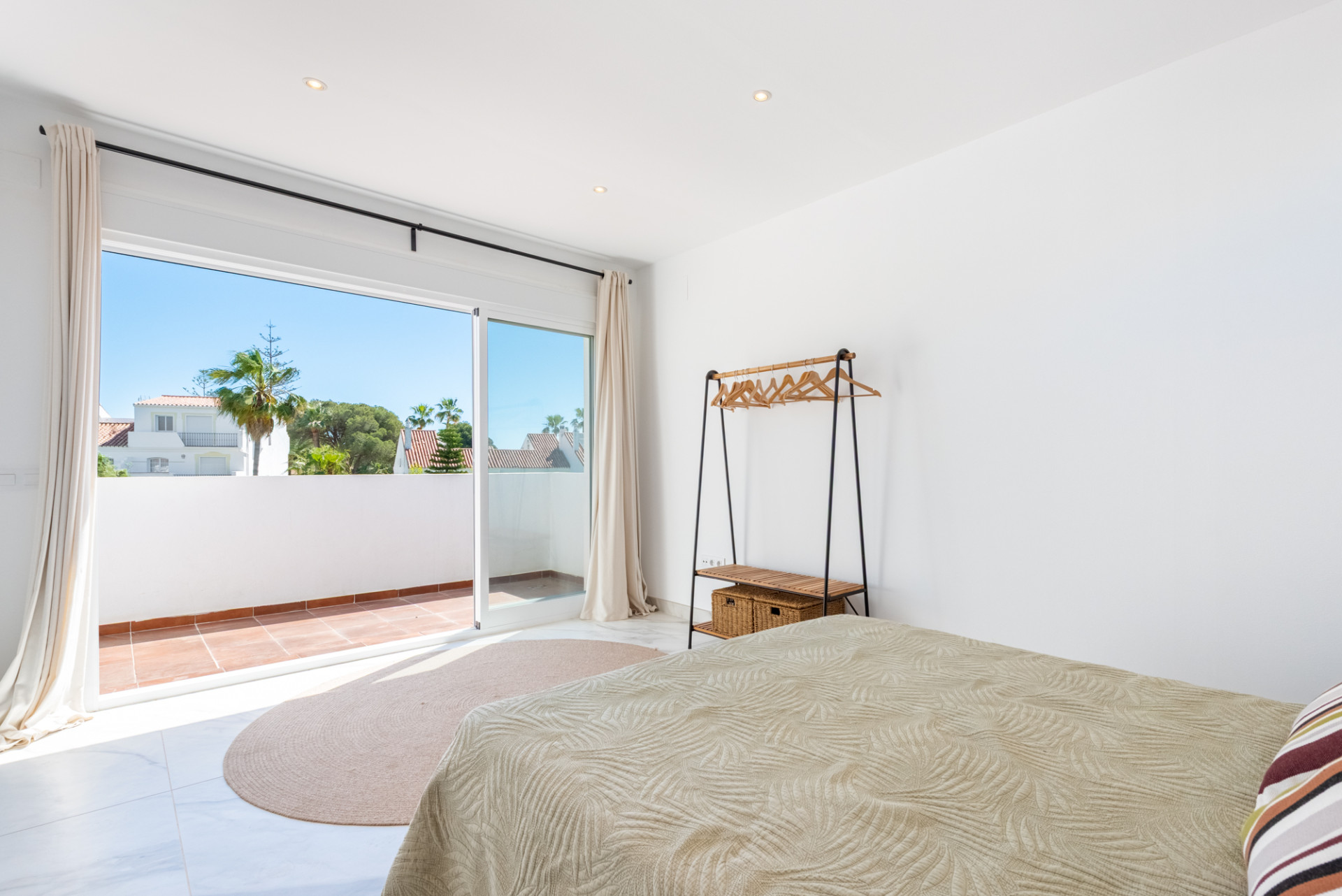 4 спални, 3 бани - Редова къща за продажба в Estepona