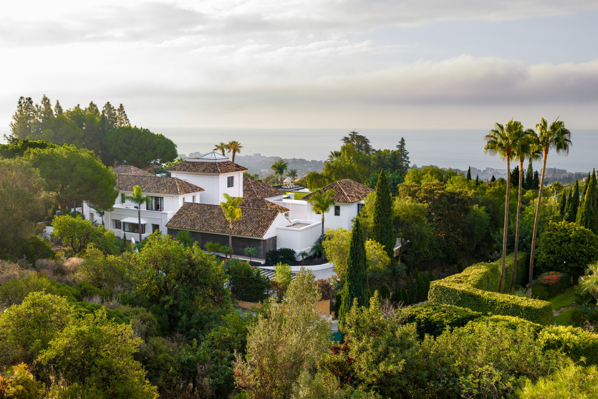 Casa de 6 Dormitorios y 3 Baños en alquiler vacacional en Milla de Oro, Marbella