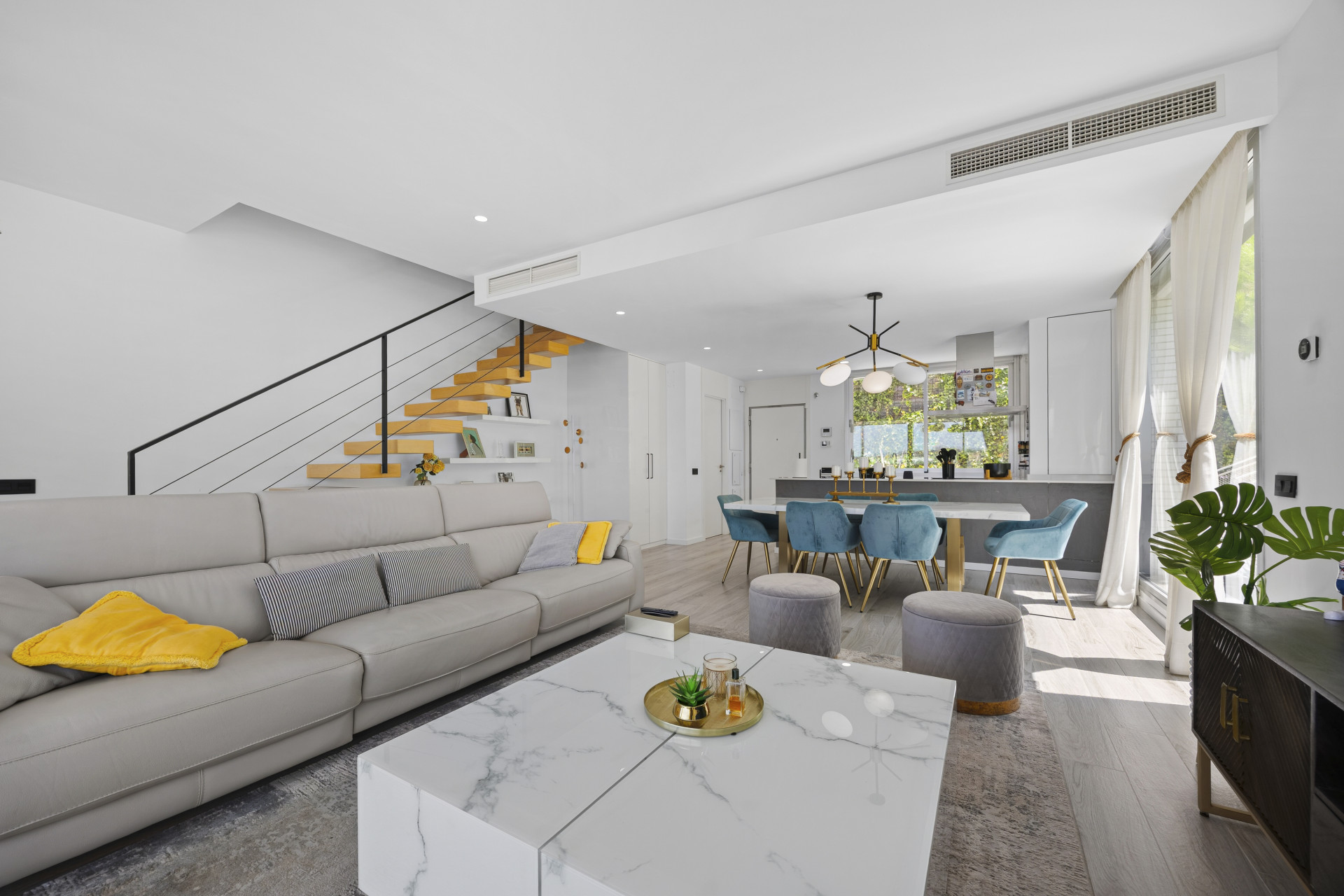 Casa Adosada de 3 Dormitorios y 3 Baños en venta en Estepona