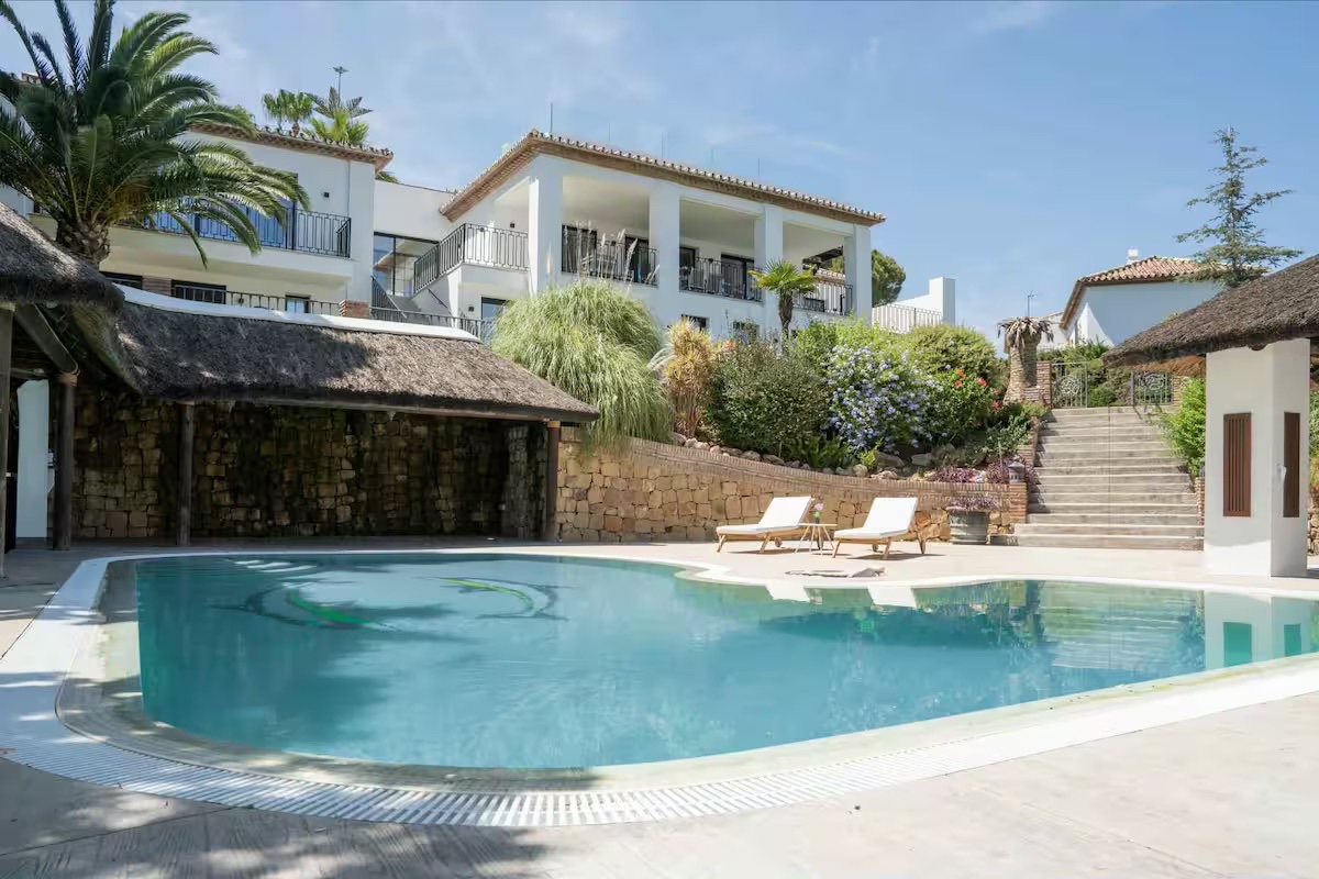 Casa de 5 Dormitorios en alquiler vacacional en Nueva Andalucía, Marbella