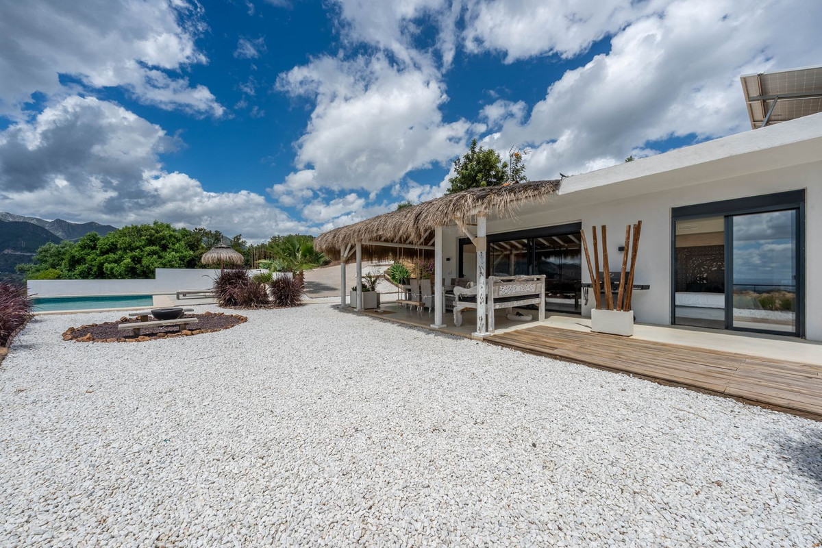 Casa de 2 Dormitorios y 2 Baños en venta en Los Monteros, Marbella