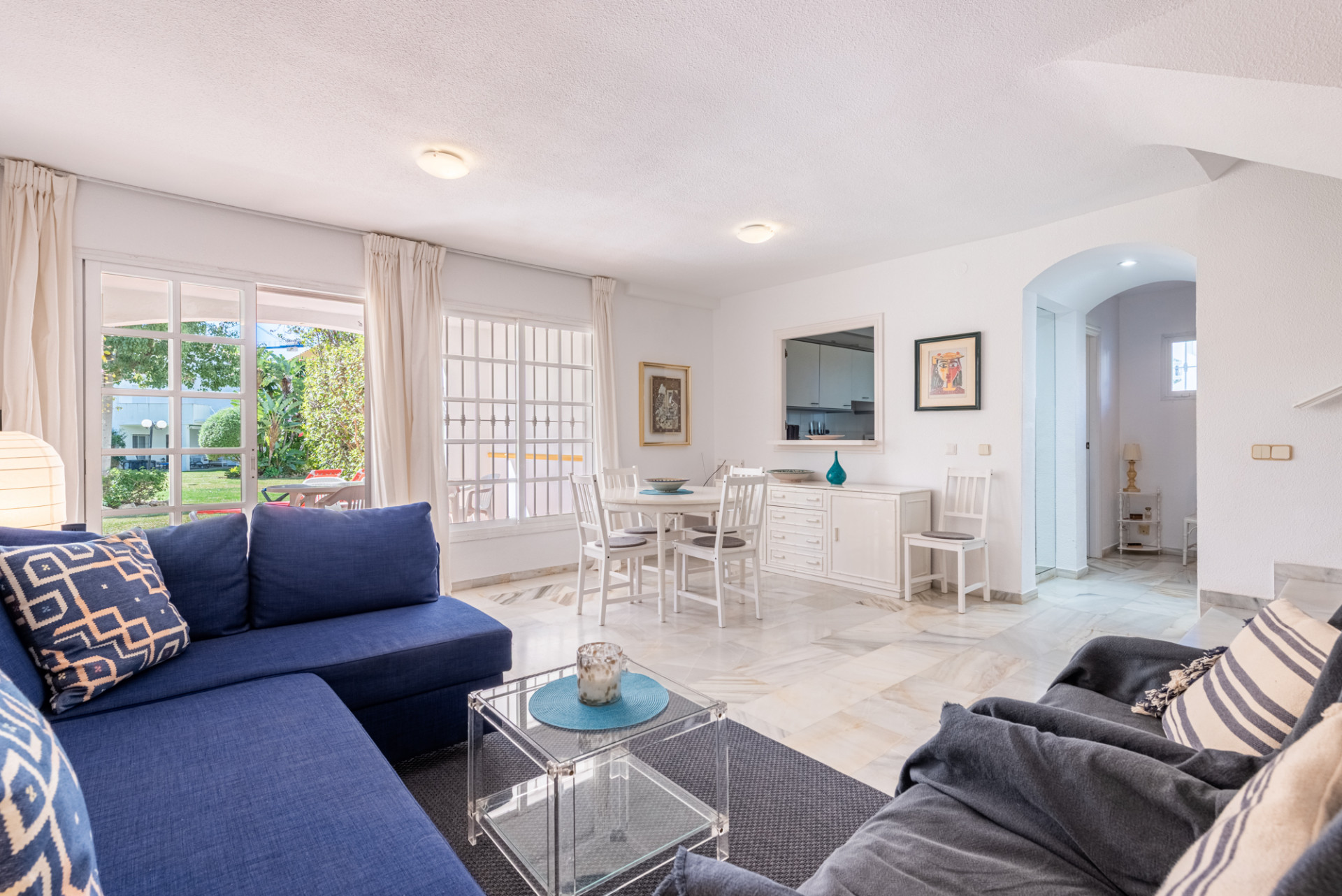 4 спални, 3 бани - Редова къща за продажба в Estepona