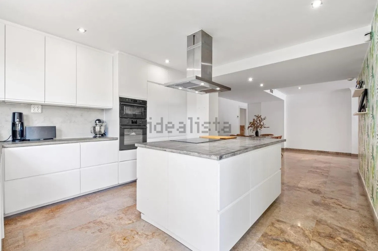 Piso de 3 Dormitorios en venta en Milla de Oro, Marbella