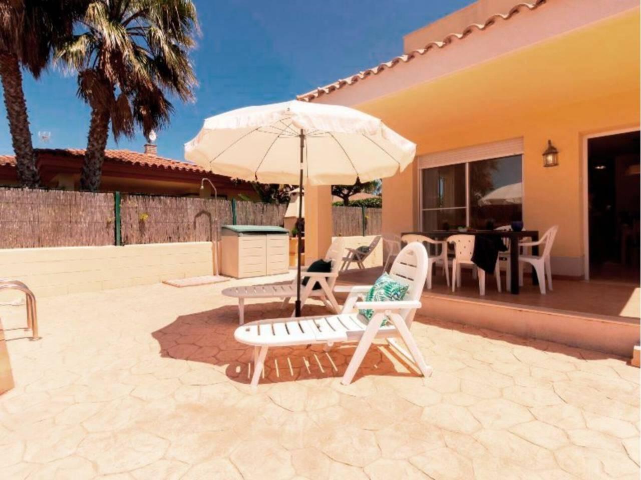 Casa Adosada de 3 Dormitorios en alquiler vacacional en Deltebre