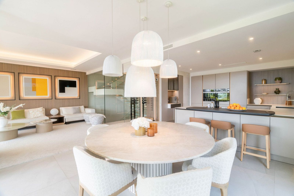 Casa de 4 Dormitorios y 4 Baños en venta en Nueva Andalucía, Marbella