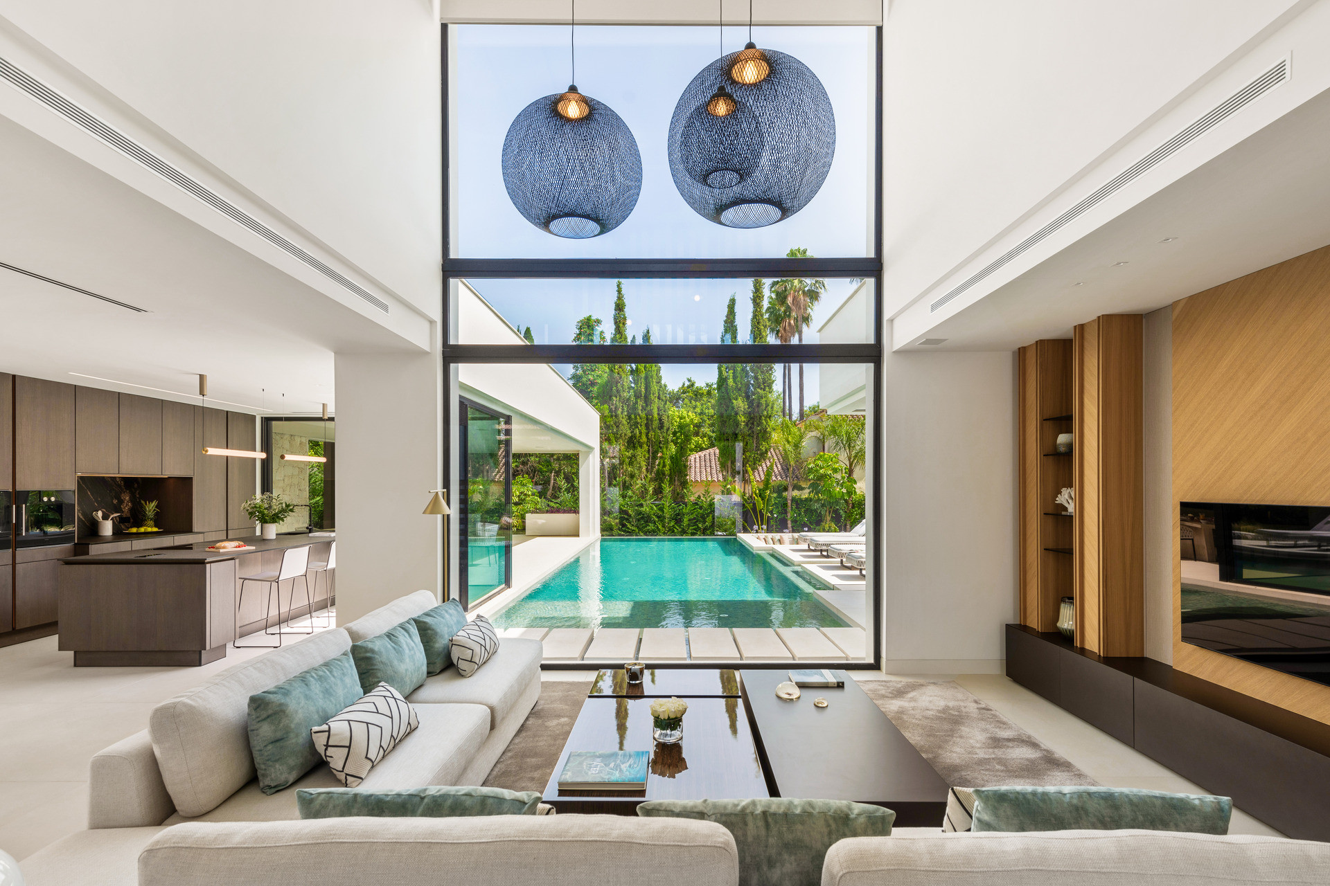 Casa de 5 Dormitorios y 6 Baños en venta en Nueva Andalucía, Marbella