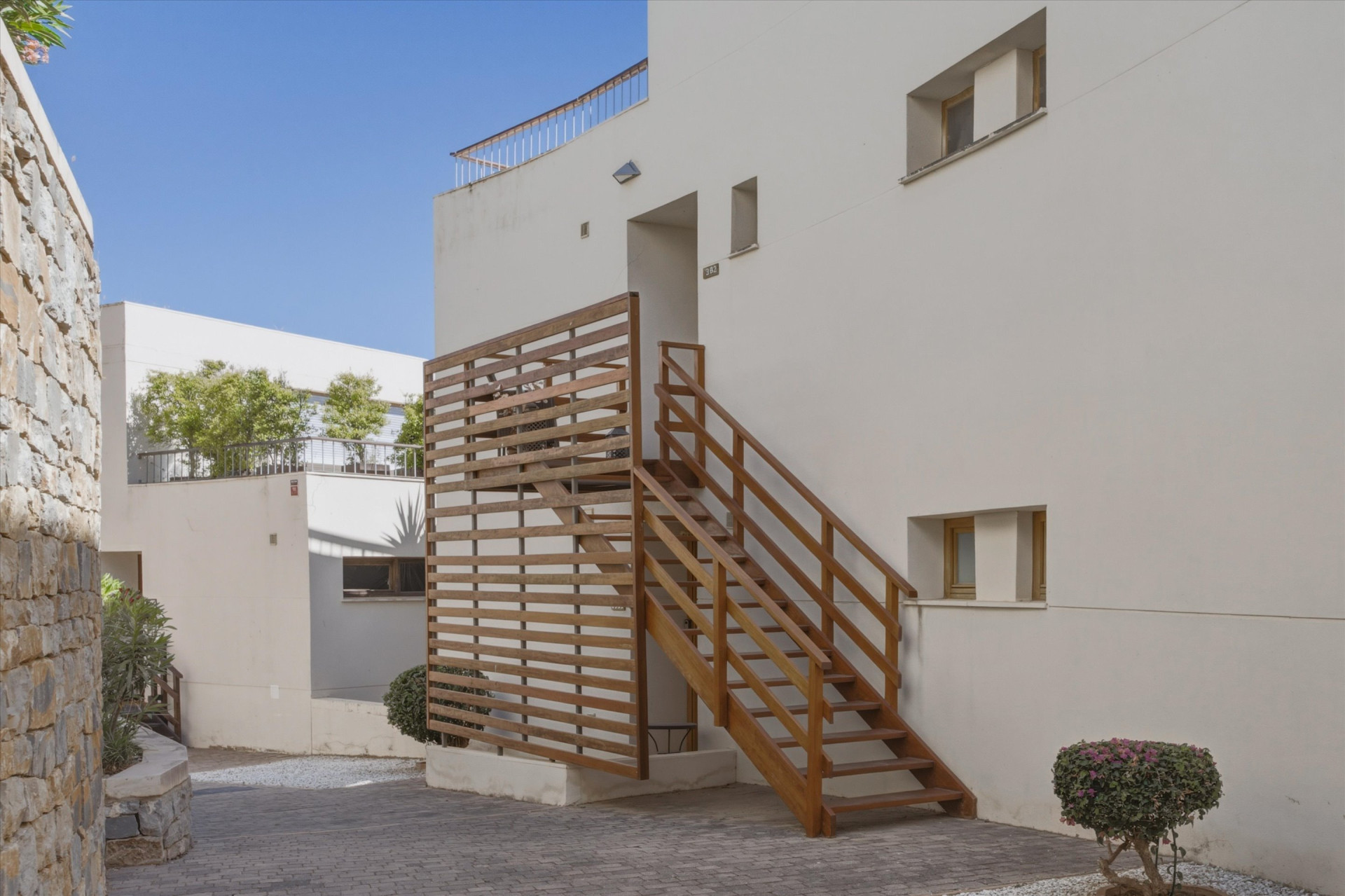 Piso de 3 Dormitorios en venta en Los Monteros, Marbella