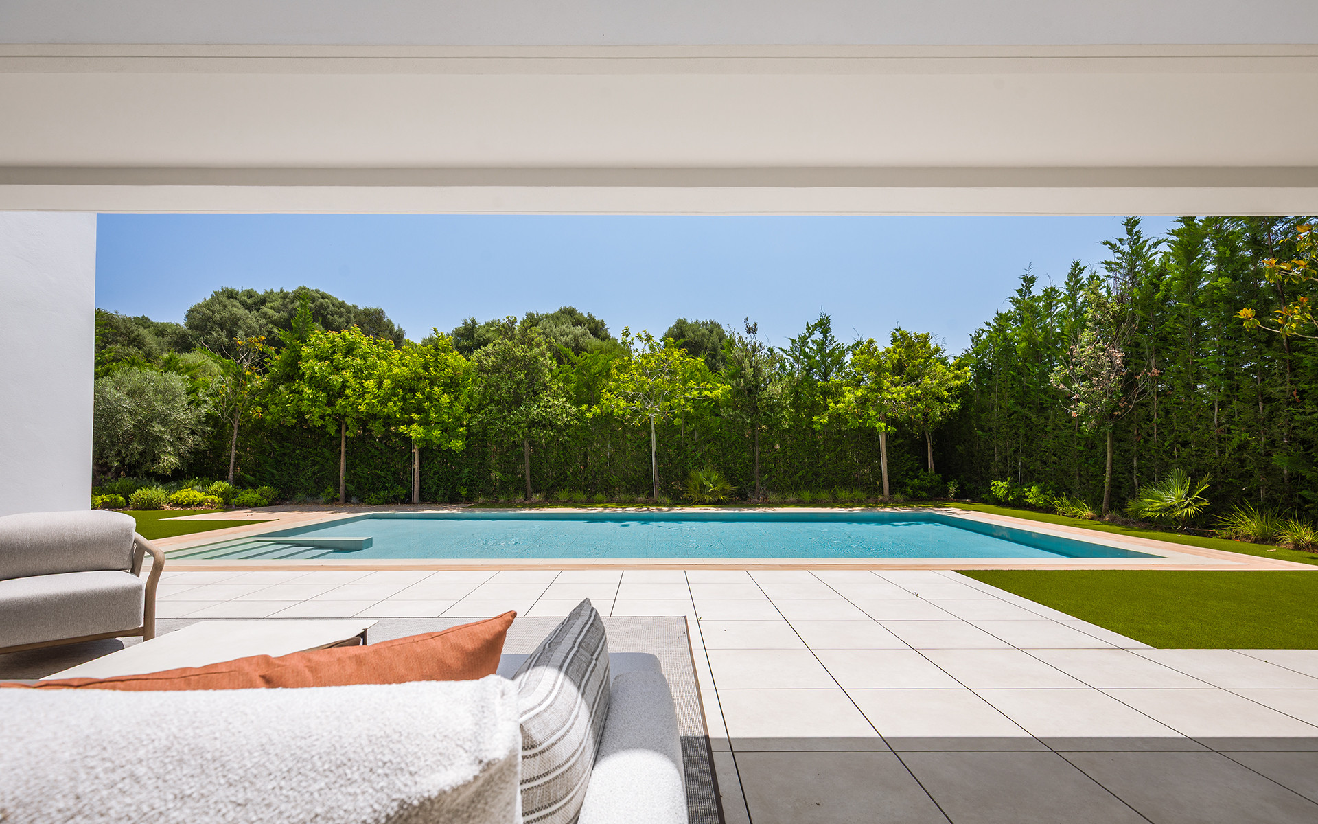 5 Bed, 5 Bath - Villa for Sale in El Paraiso, Estepona