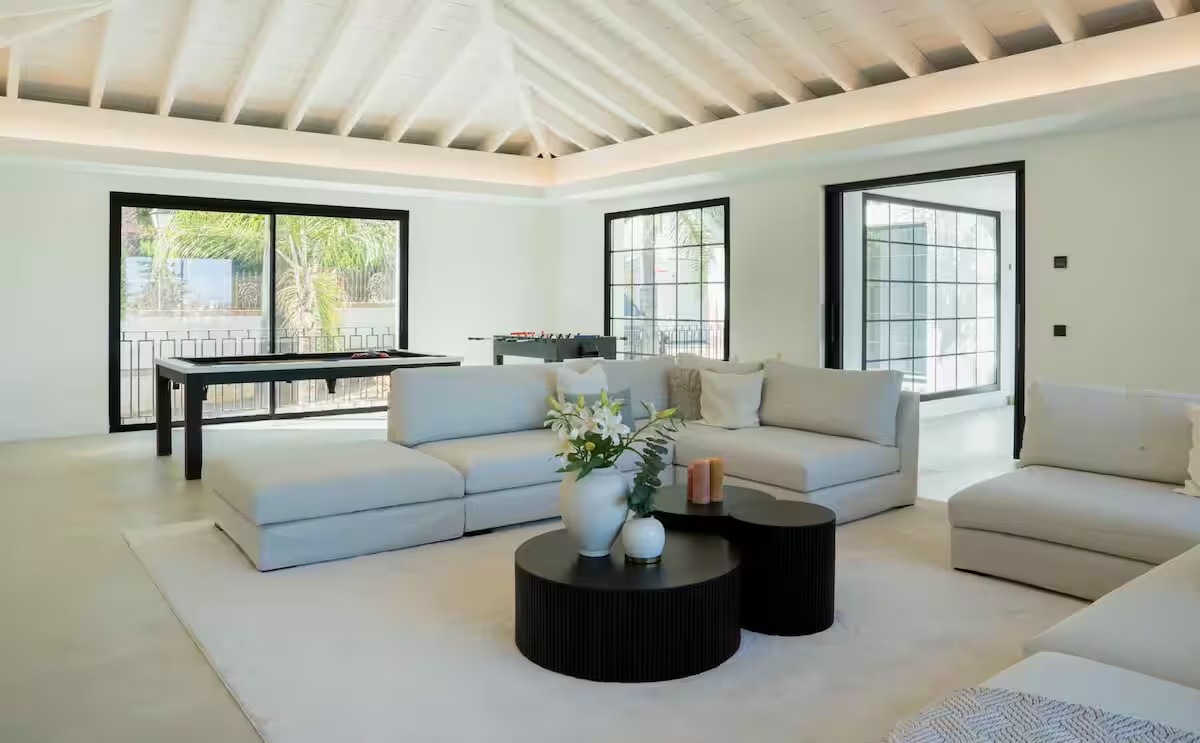 Casa de 5 Dormitorios en alquiler vacacional en Nueva Andalucía, Marbella