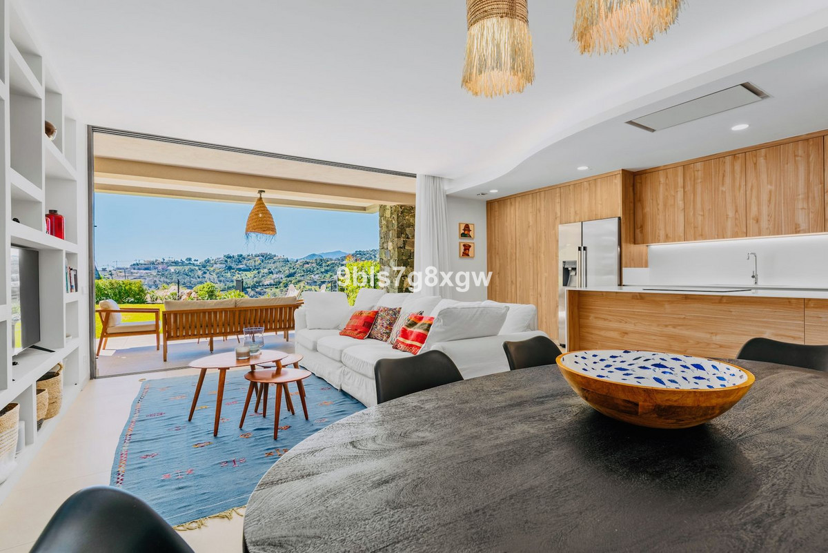 Piso de 3 Dormitorios y 2 Baños en venta en La Quinta, Benahavís