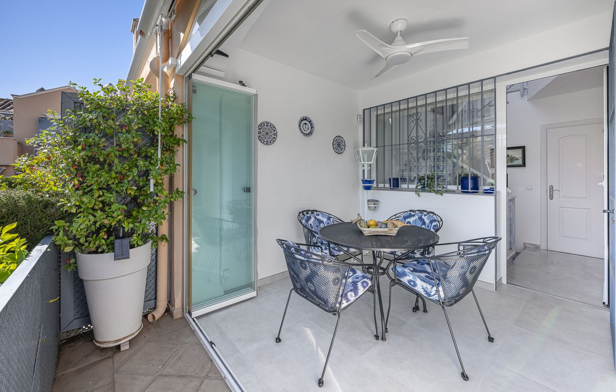 Casa Adosada de 3 Dormitorios y 3 Baños en venta en Marbella