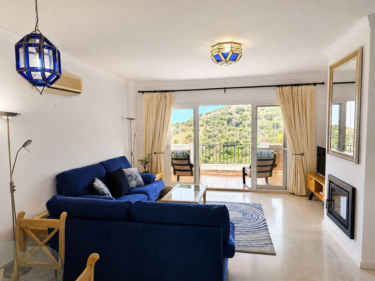 Piso de 3 Dormitorios en venta en Calahonda, Mijas