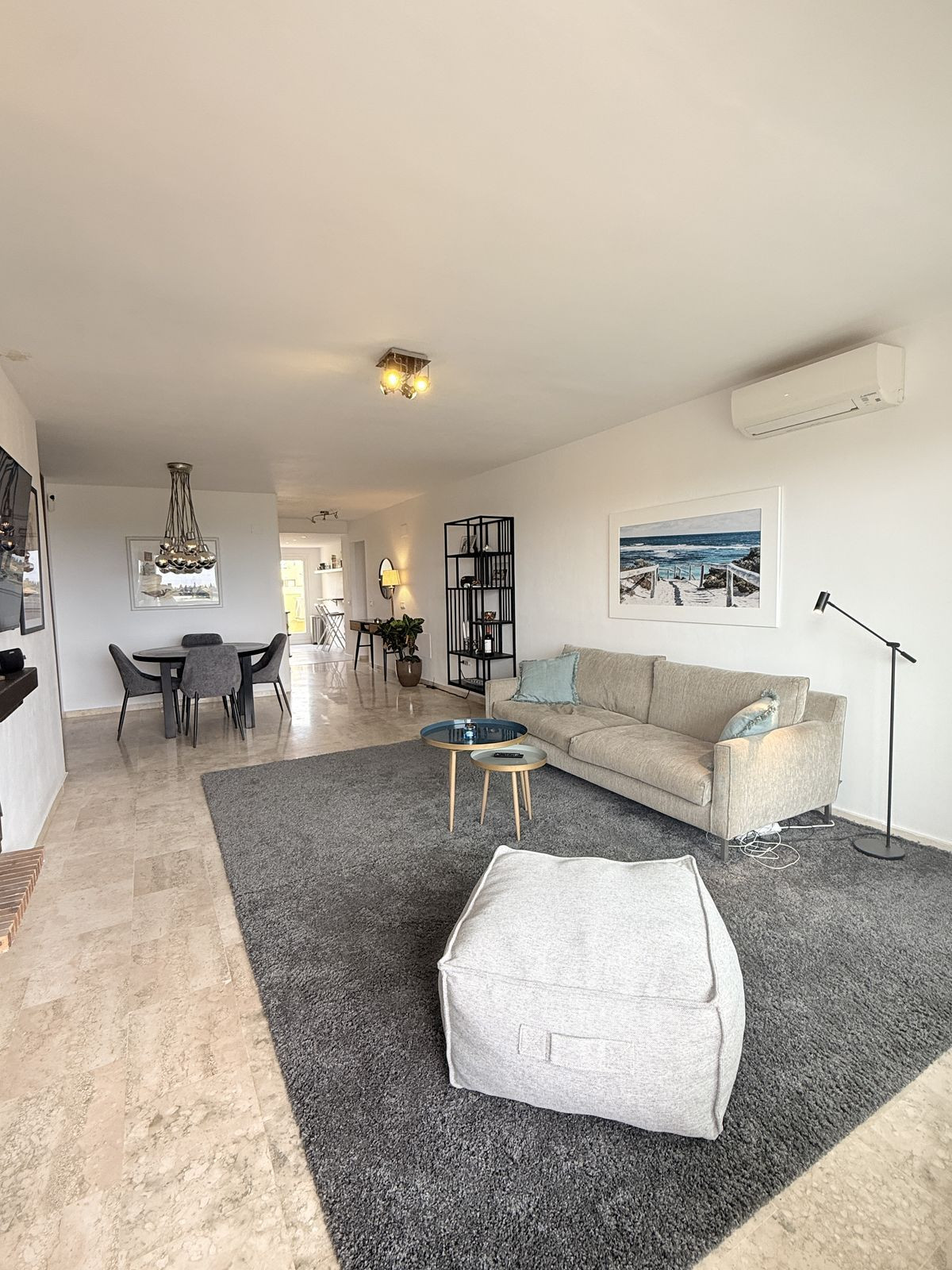 Piso de 2 Dormitorios y 2 Baños en venta en Nueva Milla de Oro, Estepona