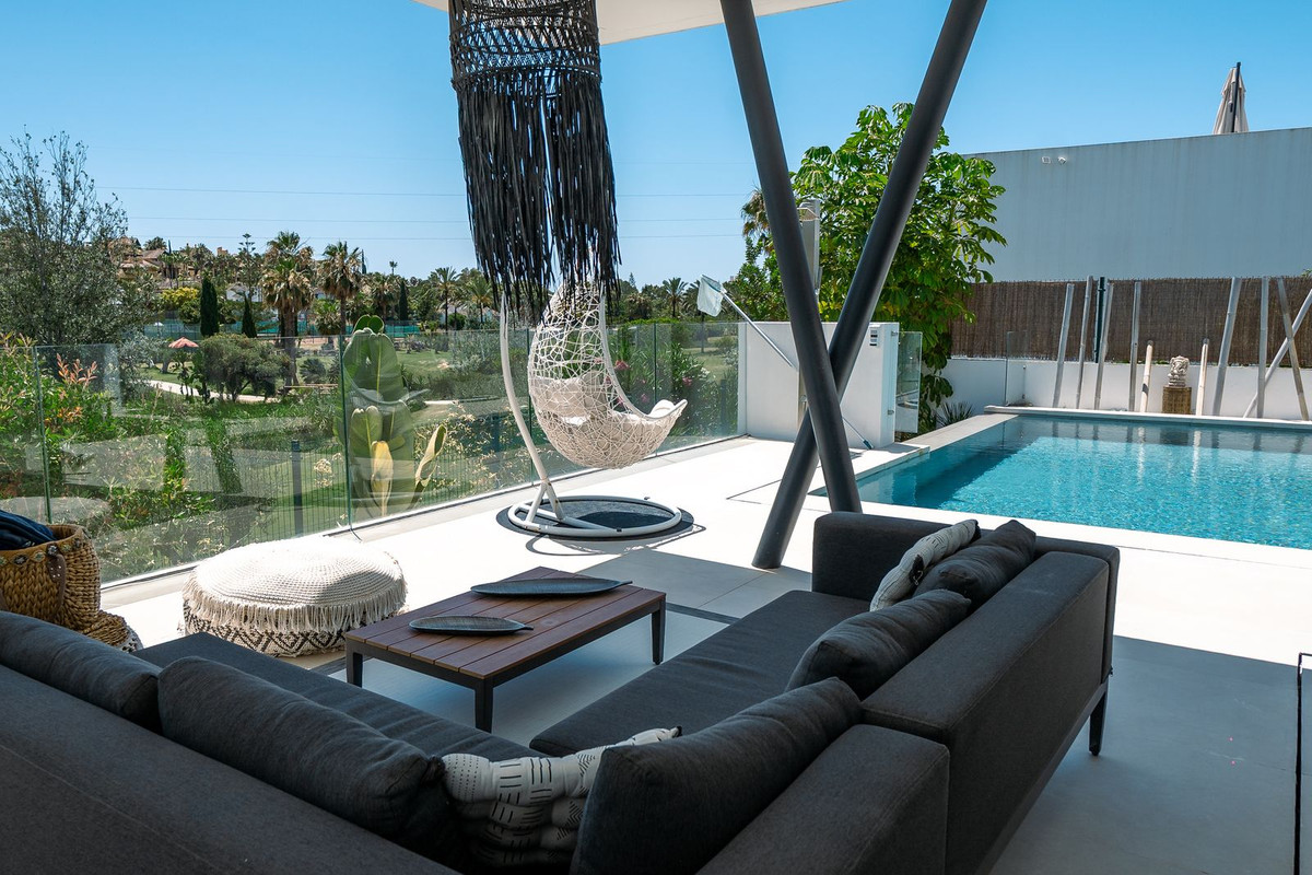 Casa de 4 Dormitorios en venta en Atalaya, Estepona