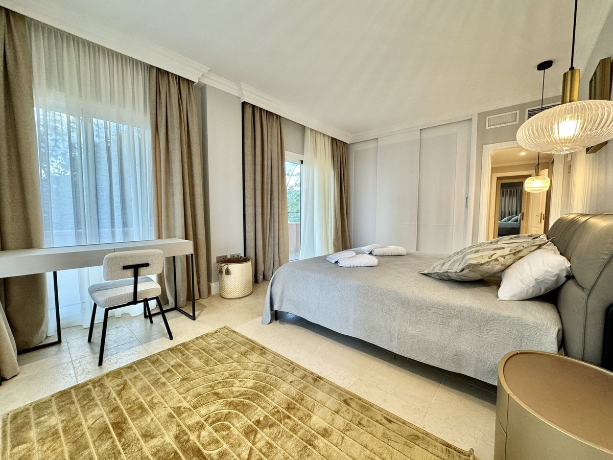 Piso de 2 Dormitorios y 2 Baños en alquiler vacacional en Nueva Andalucía, Marbella
