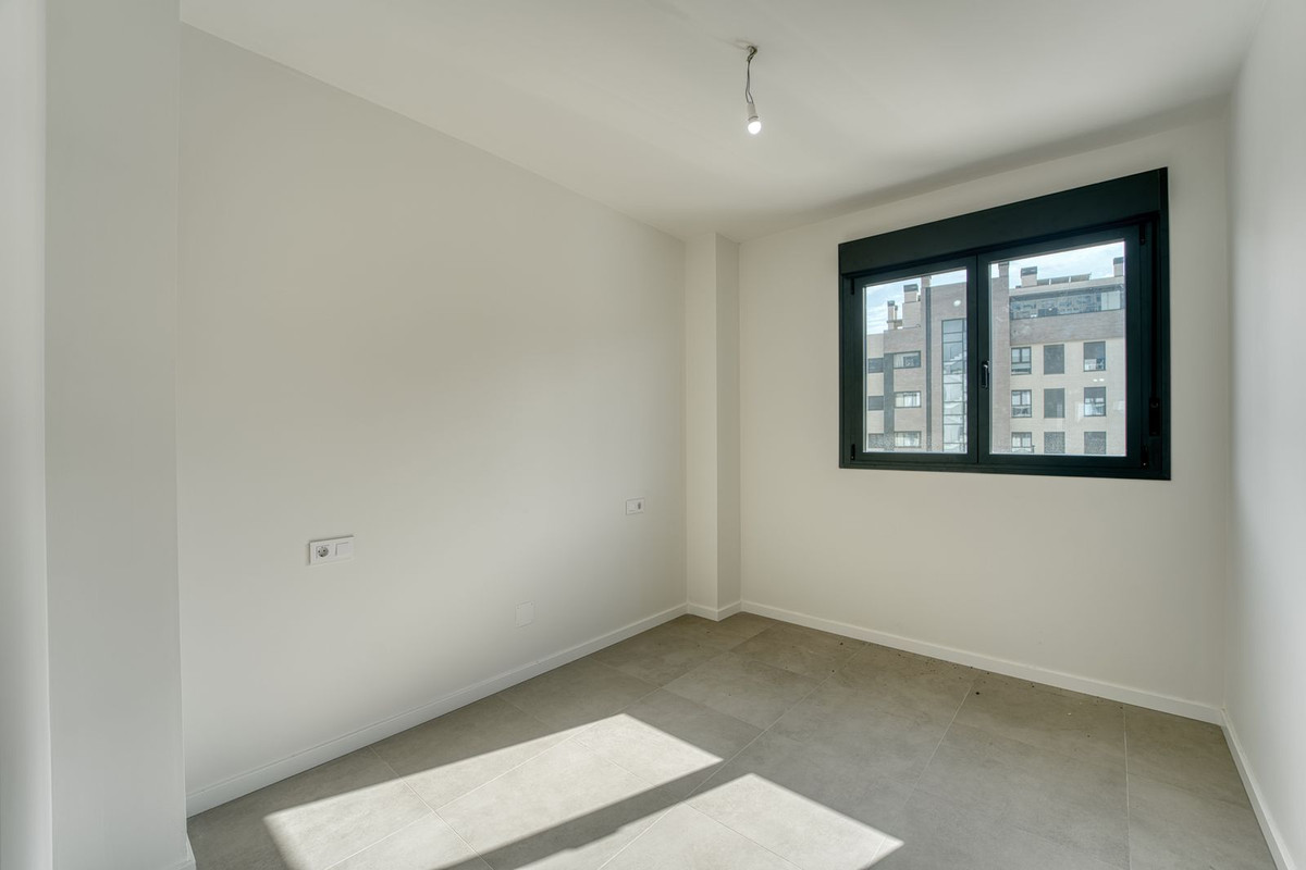 Piso de 2 Dormitorios y 2 Baños en venta en Torremolinos