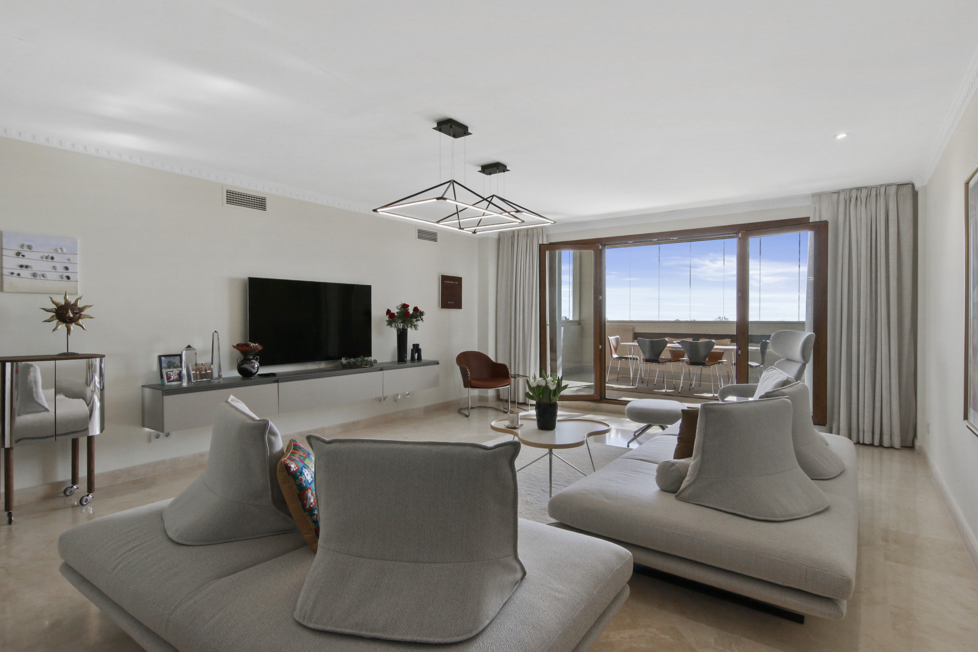 Piso de 3 Dormitorios y 2 Baños en venta en La Alqueria, Estepona