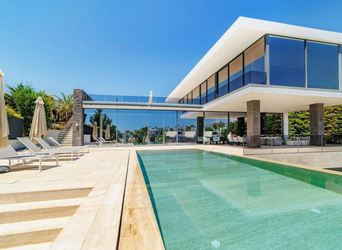 Casa de 6 Dormitorios en alquiler vacacional en Nueva Andalucía, Marbella