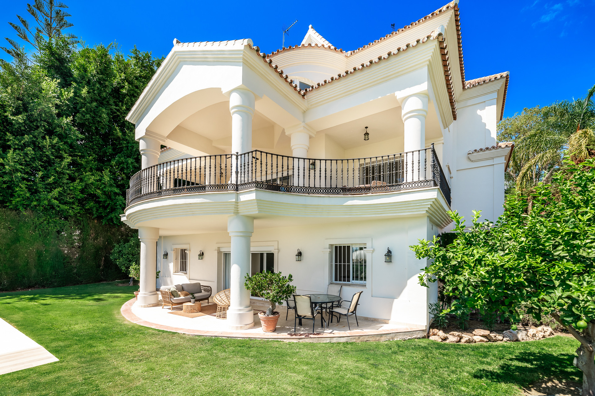 Casa de 7 Dormitorios en venta en Nueva Andalucía, Marbella