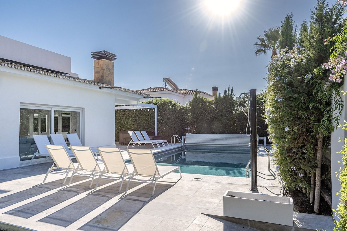 Casa de 6 Dormitorios y 3 Baños en venta en Benalmádena