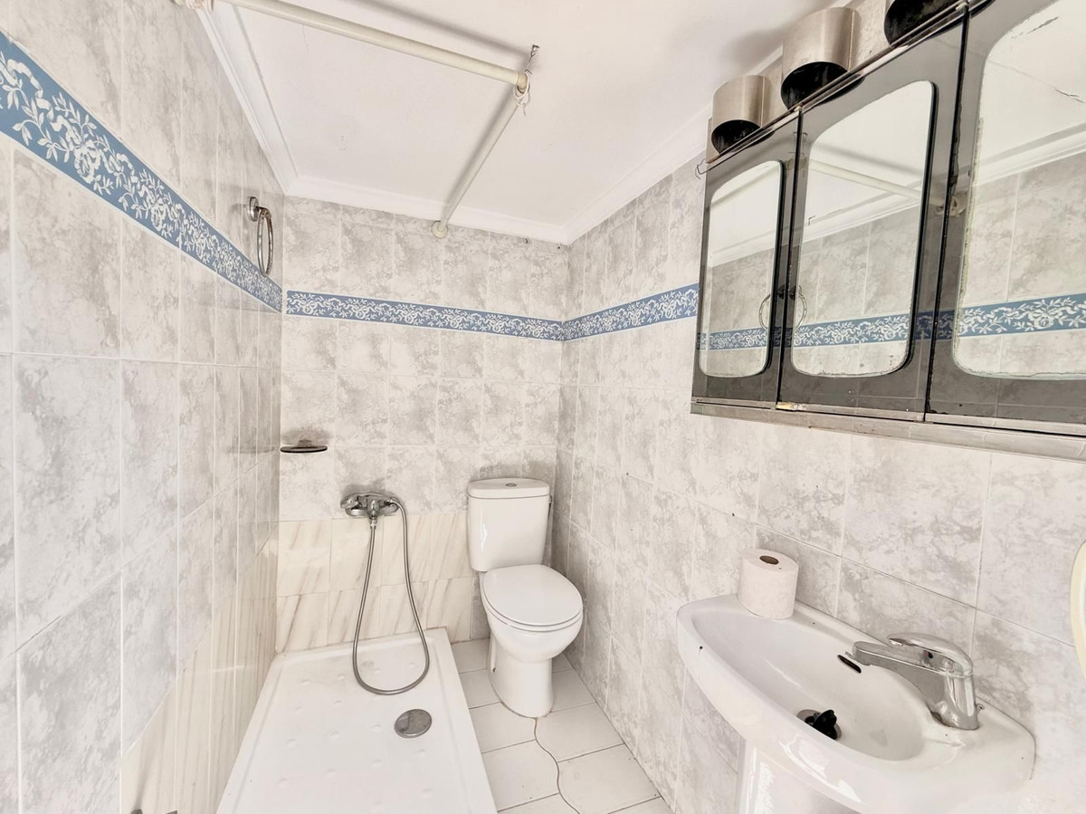 4 спални, 2 бани - Вила за продажба в Mijas
