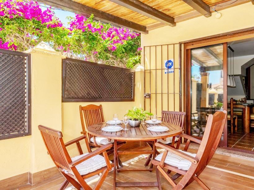 Casa Adosada de 3 Dormitorios y 3 Baños en alquiler vacacional en La Alqueria, Estepona