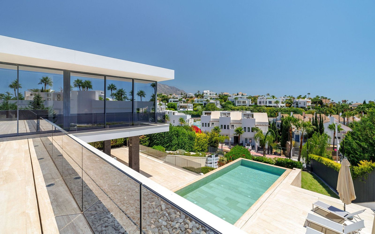 Casa de 6 Dormitorios en alquiler vacacional en Nueva Andalucía, Marbella