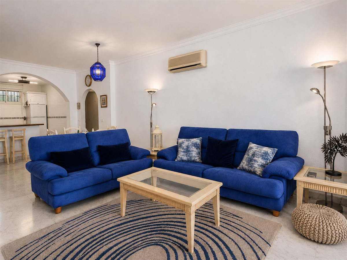 Piso de 3 Dormitorios en venta en Calahonda, Mijas