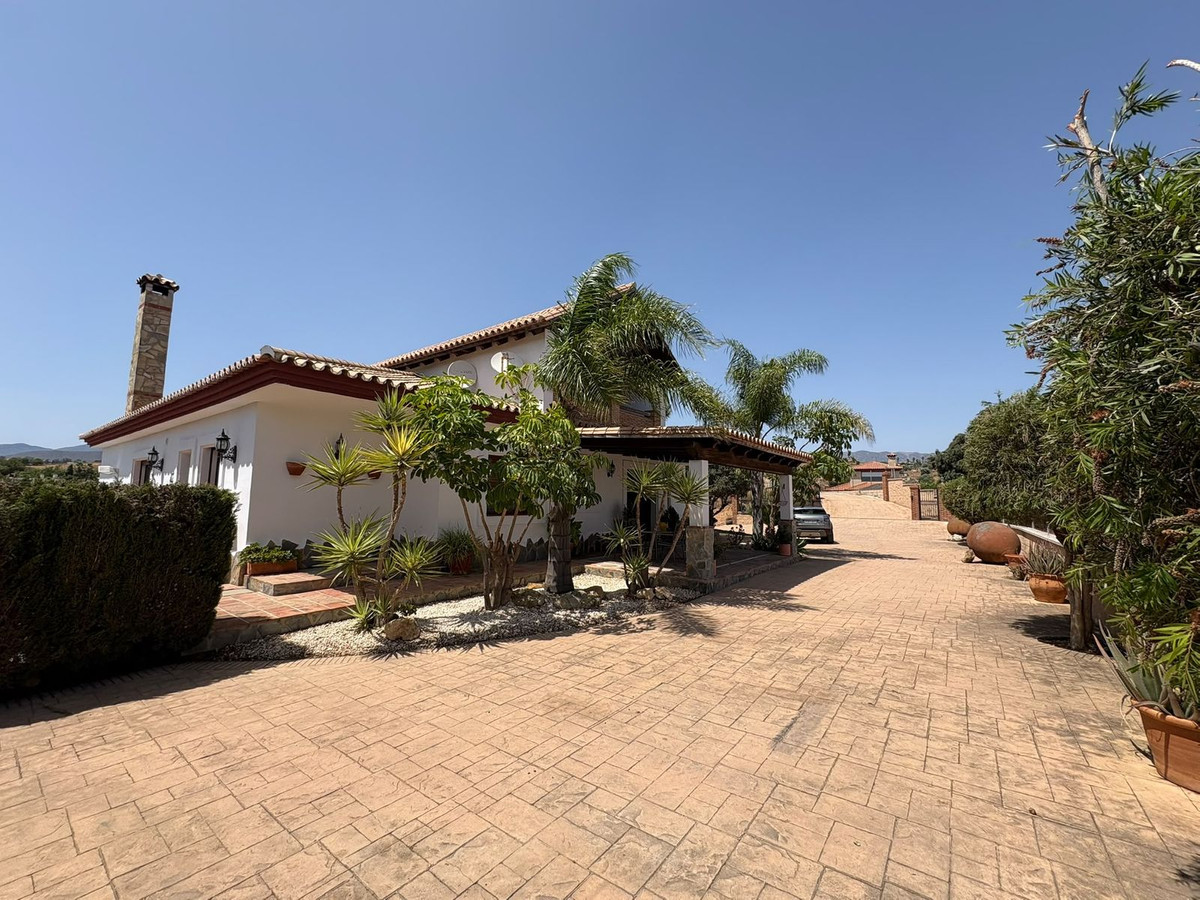 Casa de 5 Dormitorios y 5 Baños en venta en La Cala de Mijas