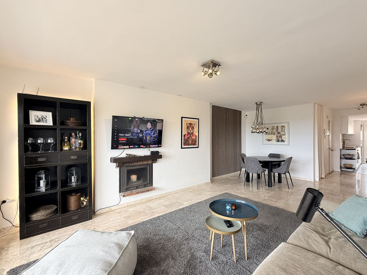 Piso de 2 Dormitorios y 2 Baños en venta en Nueva Milla de Oro, Estepona