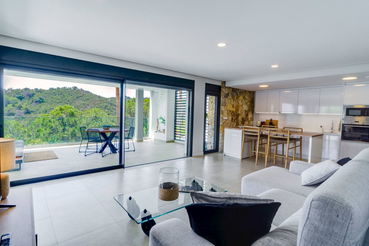 Piso de 2 Dormitorios en venta en Nueva Milla de Oro, Estepona