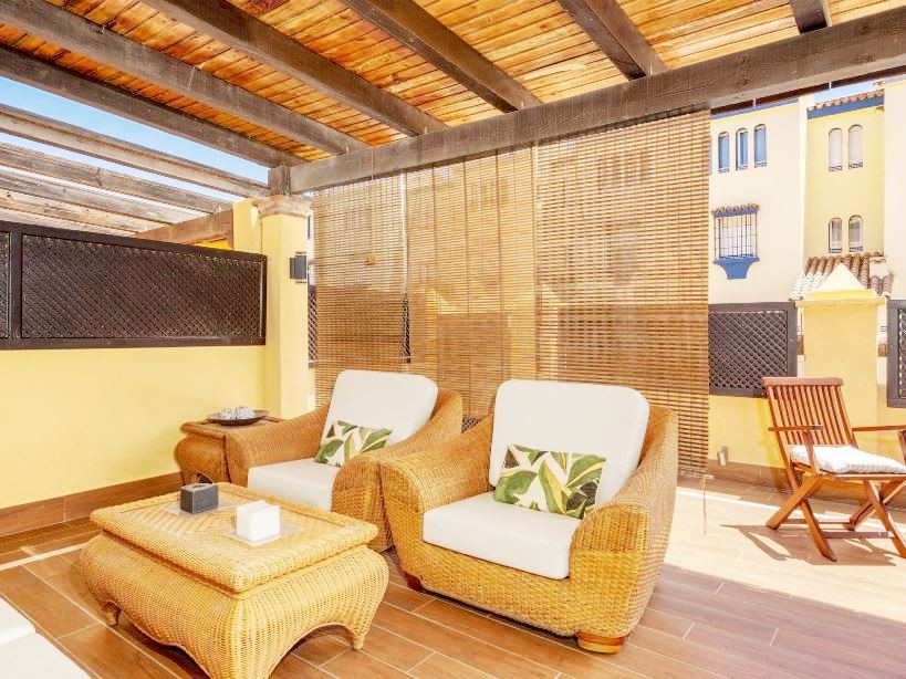 Casa Adosada de 3 Dormitorios y 3 Baños en alquiler vacacional en La Alqueria, Estepona