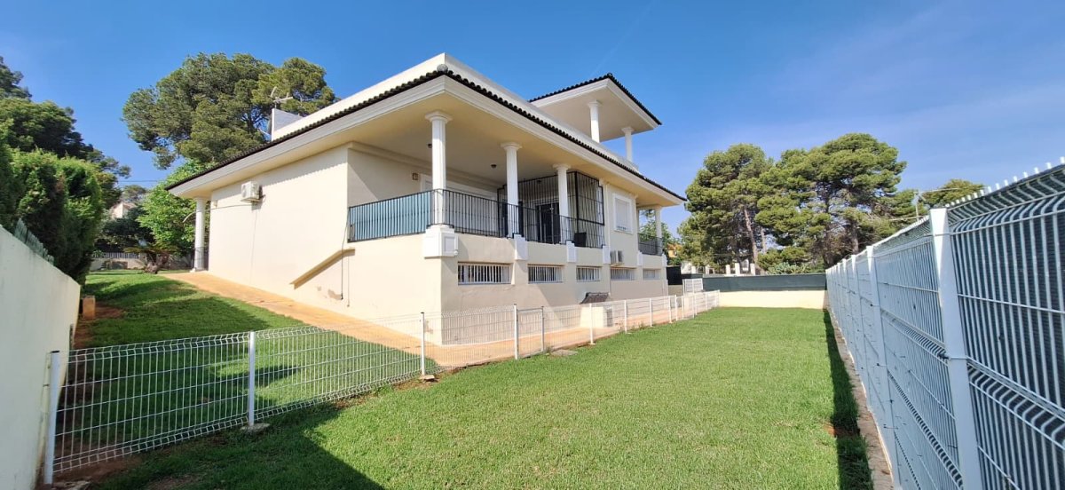Casa de 4 Dormitorios y 3 Baños en venta en Picassent