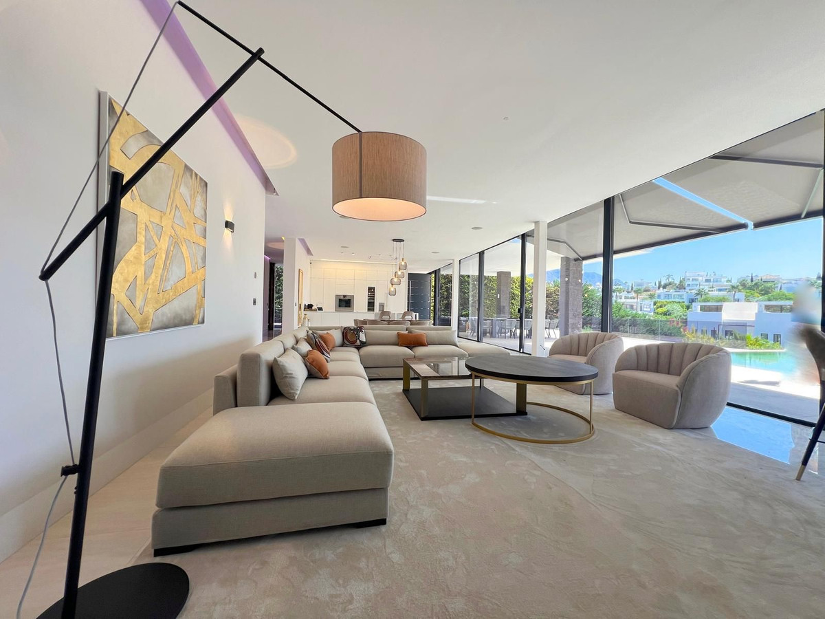 Casa de 6 Dormitorios en alquiler vacacional en Nueva Andalucía, Marbella