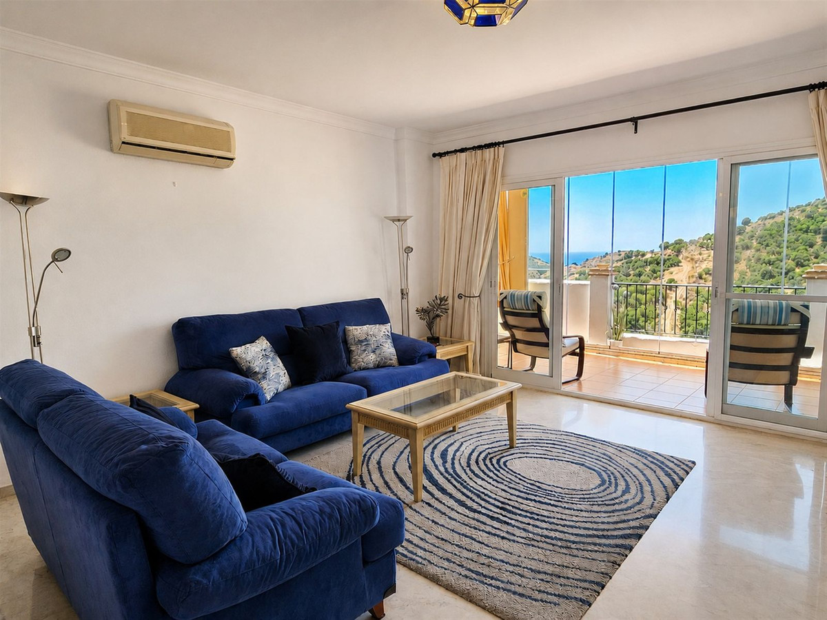 Piso de 3 Dormitorios en venta en Calahonda, Mijas