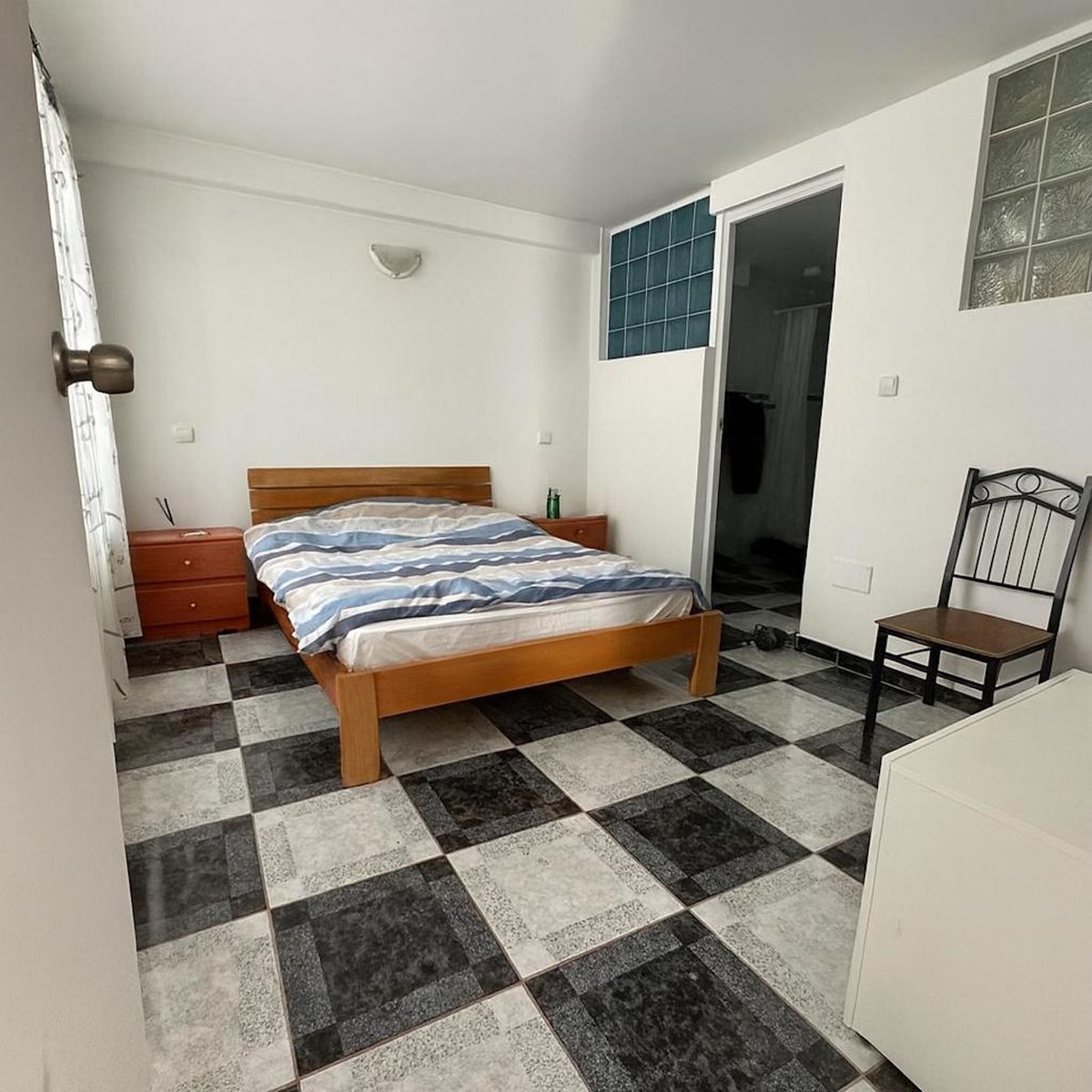 Piso de 3 Dormitorios y 3 Baños en venta en Calahonda